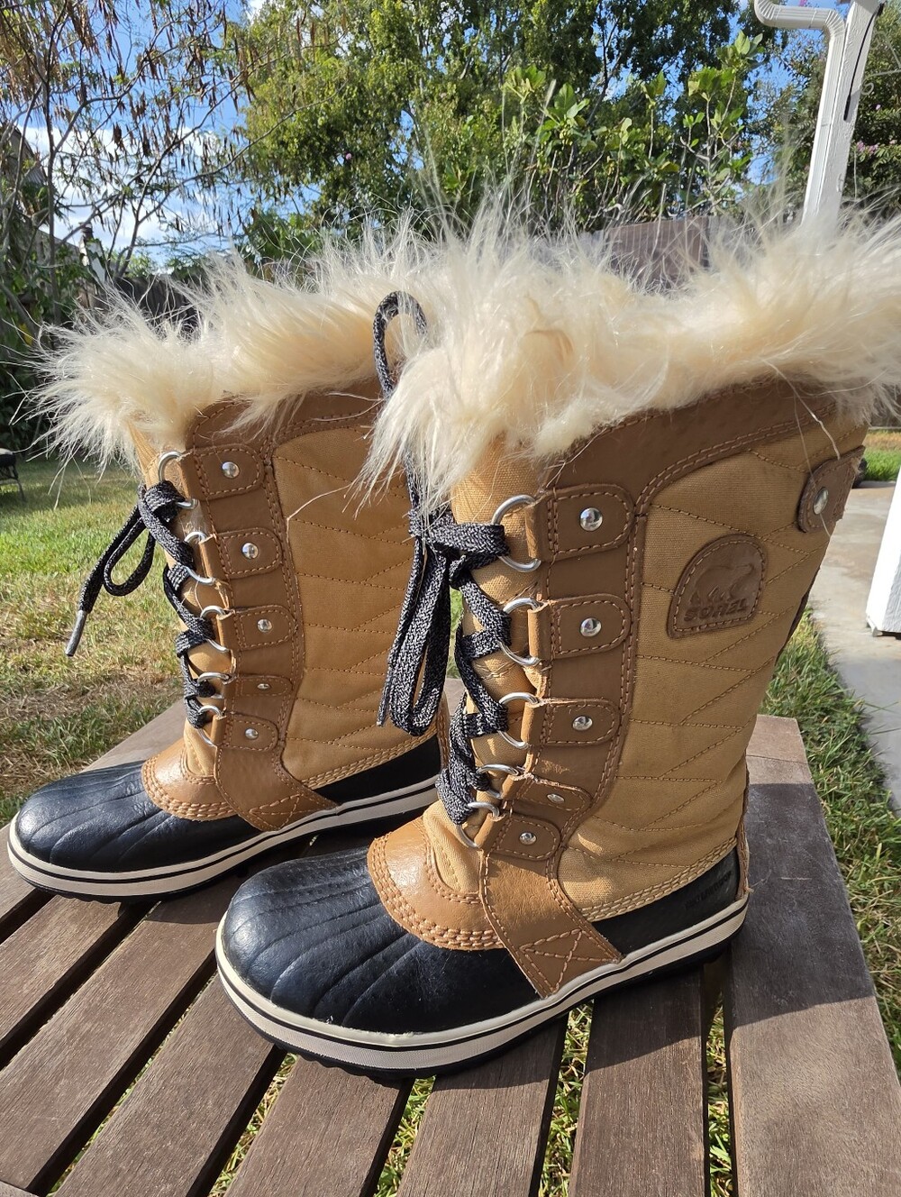Sorel Youth Tofino II Tan waterproof snow boots Size 1